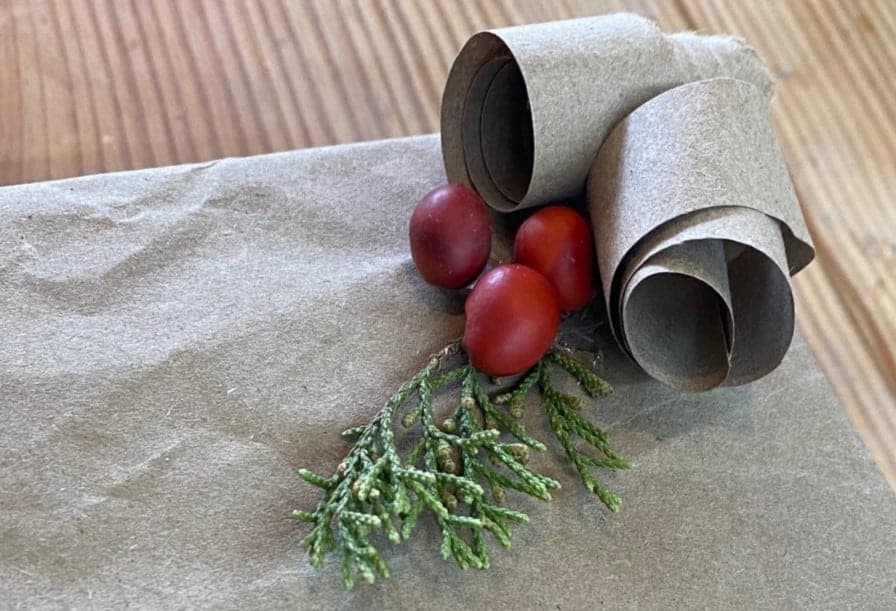 mountain laurel beans and ashe juniper as decoration